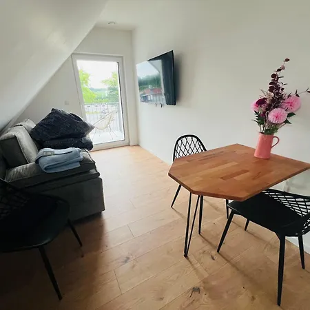 6 L 12 Beds L 12 L Parking L Wifi